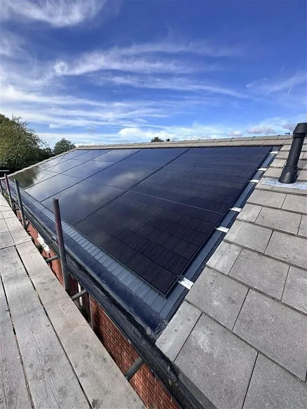 GSE solar roof install in brook kent close up photo